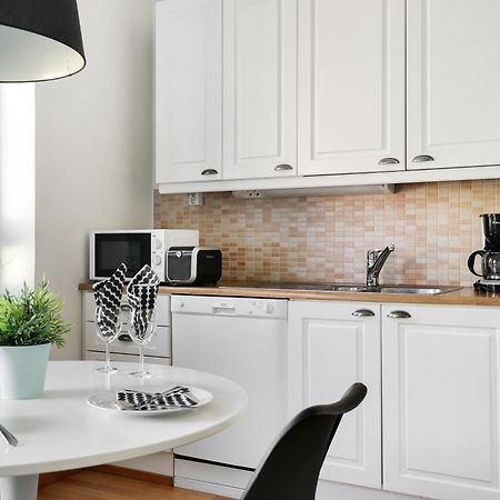 Kotimaailma Apartments Kamppi - Spacious 1Br ヘルシンキ エクステリア 写真